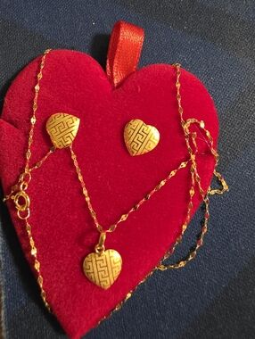 18k Gold Heart Pendant and Screw Earrings Set - Gold